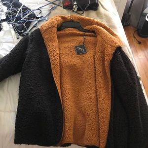 Women’s small hooded fluffy jacket